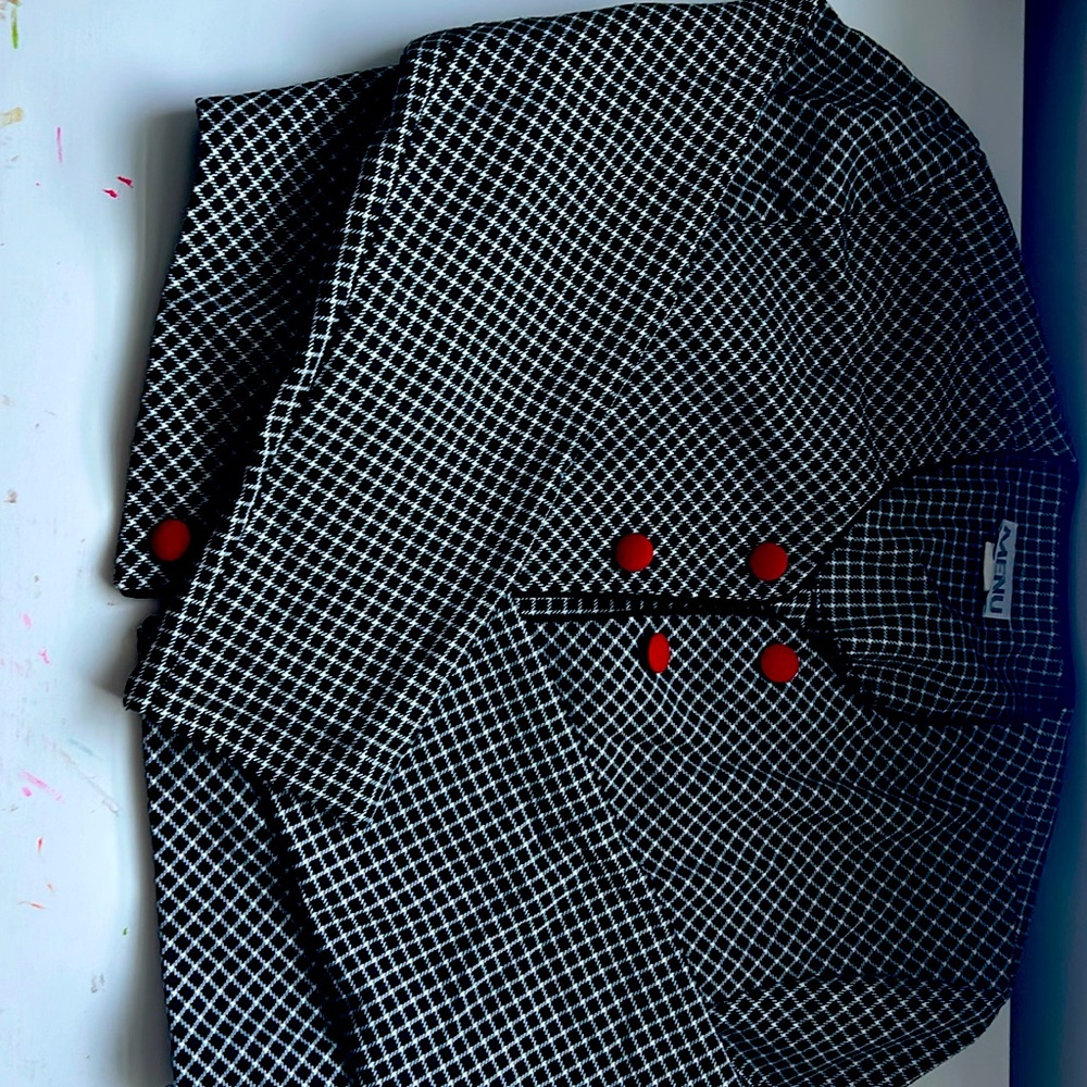 Absolutely STUNNING vintage suit jacket that lifts an outfit from OK to WOW!!